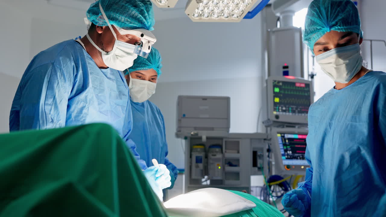 cirujano, médico y herramientas de apoyo en el teatro