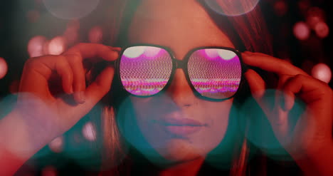 mujer gafas luces 4k 01