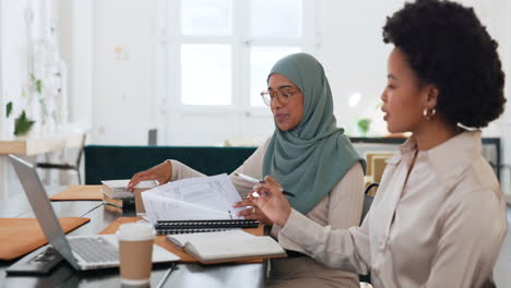 Team-Für-Diversität,-Zusammenarbeit-Und-Geschäftsfrauen