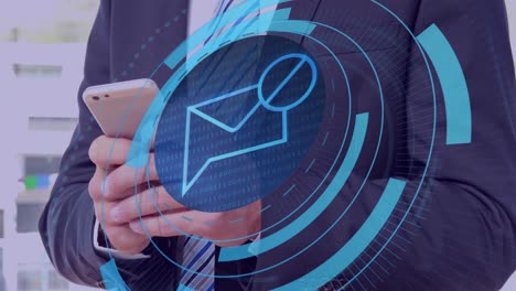 animación de iconos de correo electrónico en círculos sobre hombre de negocios caucásico con teléfono inteligente.