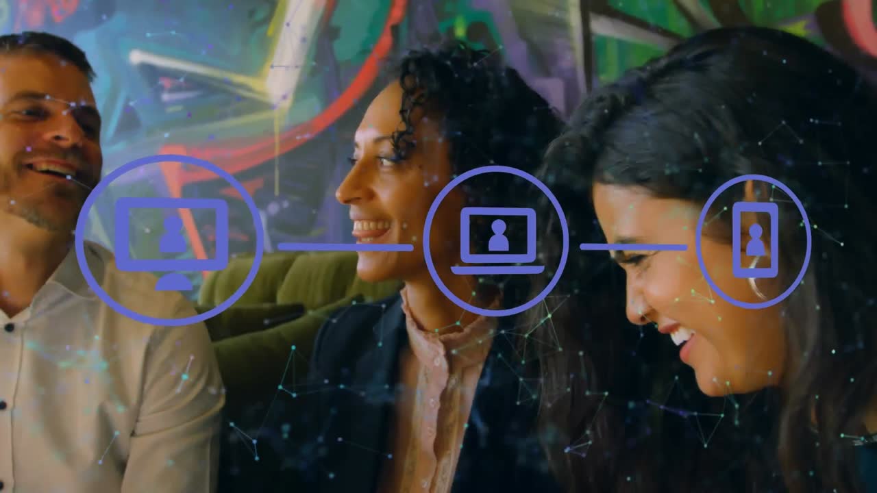 animación de un conjunto de tres iconos digitales sobre mujeres sonrientes