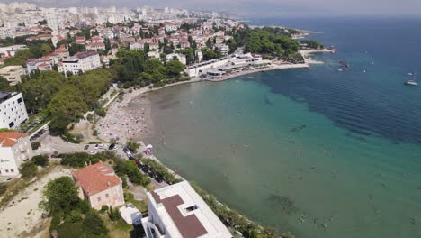 Acogedora-Playa-De-Bacvice-En-Split,-Croacia.