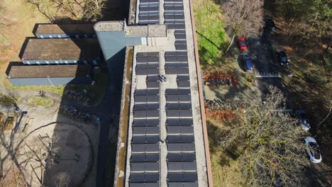 Beautiful-photovoltaic-solar-panels-on-rooftop-of-an-old-apartment-building-on-a-sunny-day