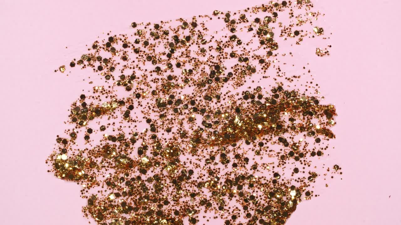 핑크색 바탕에 고립되어 적용 된 금색 페인트 브러쉬 스트로크, 금색 페인트 스미어 텍스처, 빛, 별, 반이는, 금색 반이는 텍스처 예술적 일러스트, 화장품의 스미어.