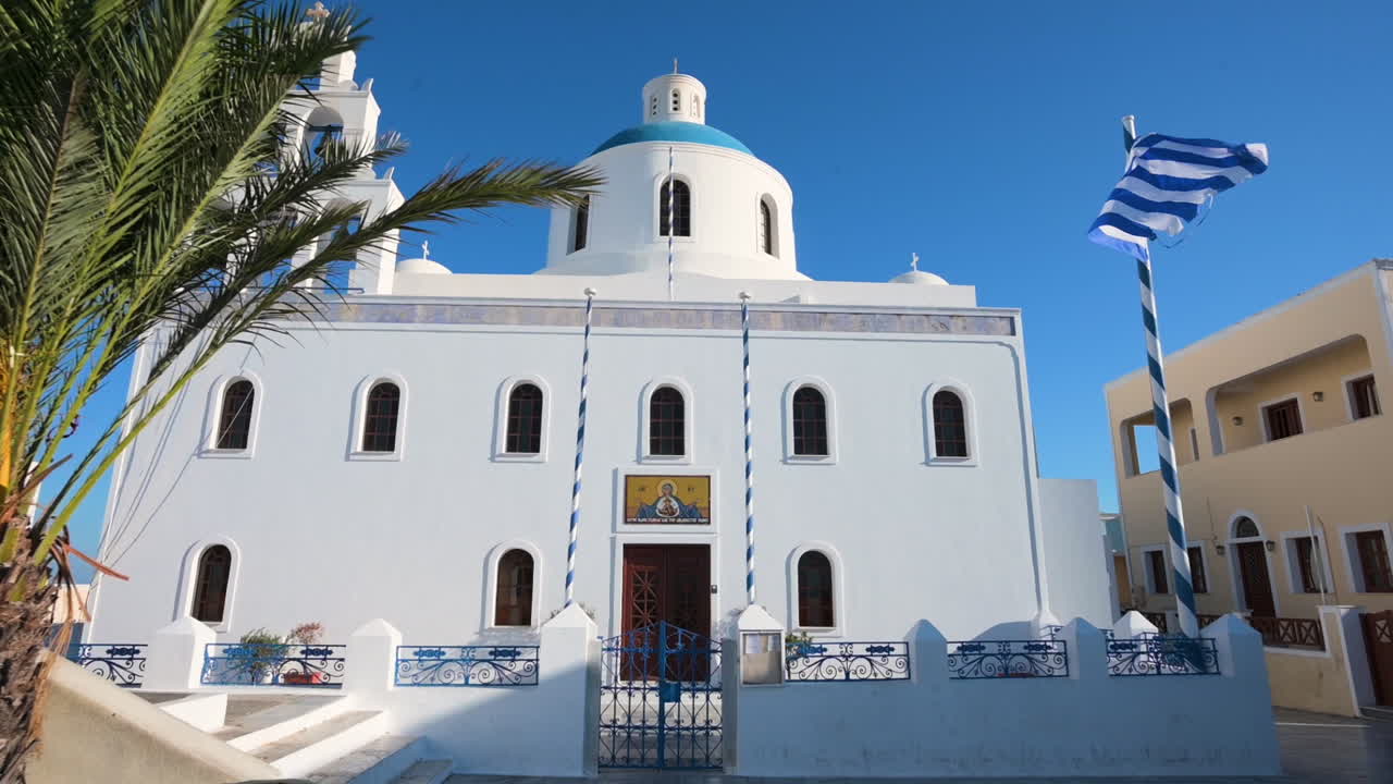 iglesia de panagia platsani pueblo de oia isla de santorini ciclada