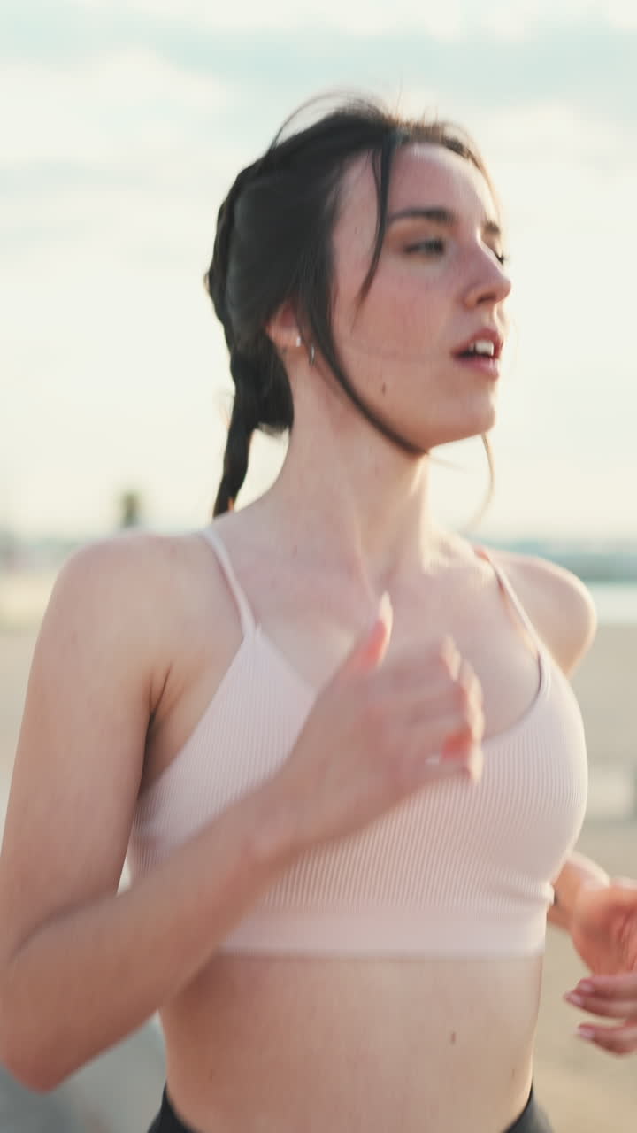 야외에서 달리는 여자