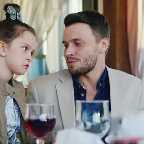 Father-and-Daughter-Read-Menu