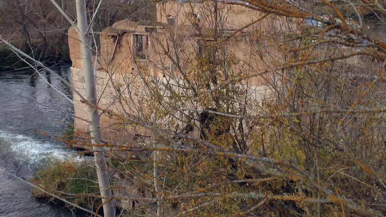 molino de agua viejo y abandonado