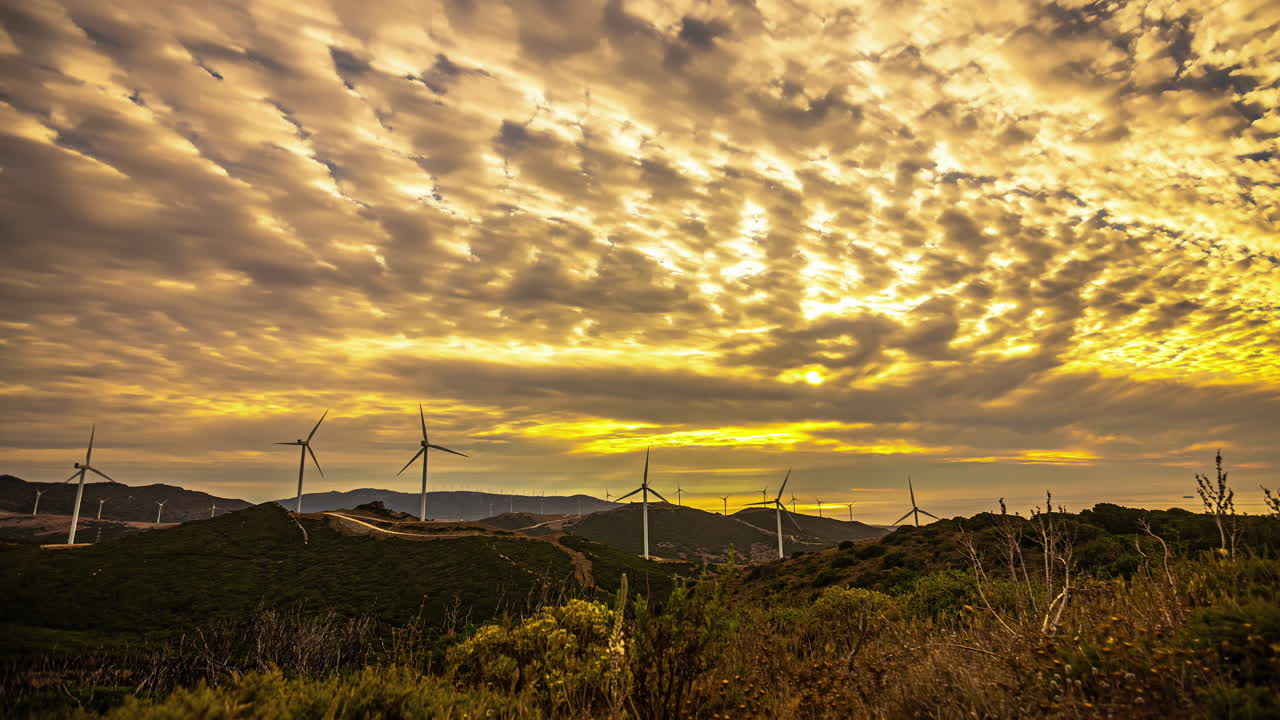 granja de turbinas eólicas de lapso de tiempo energía verde limpia y nube móvil en el área rural