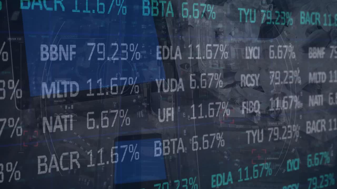 Animazione dell'elaborazione di dati del mercato azionario su un primo piano di un tablet digitale e uno smartphone.