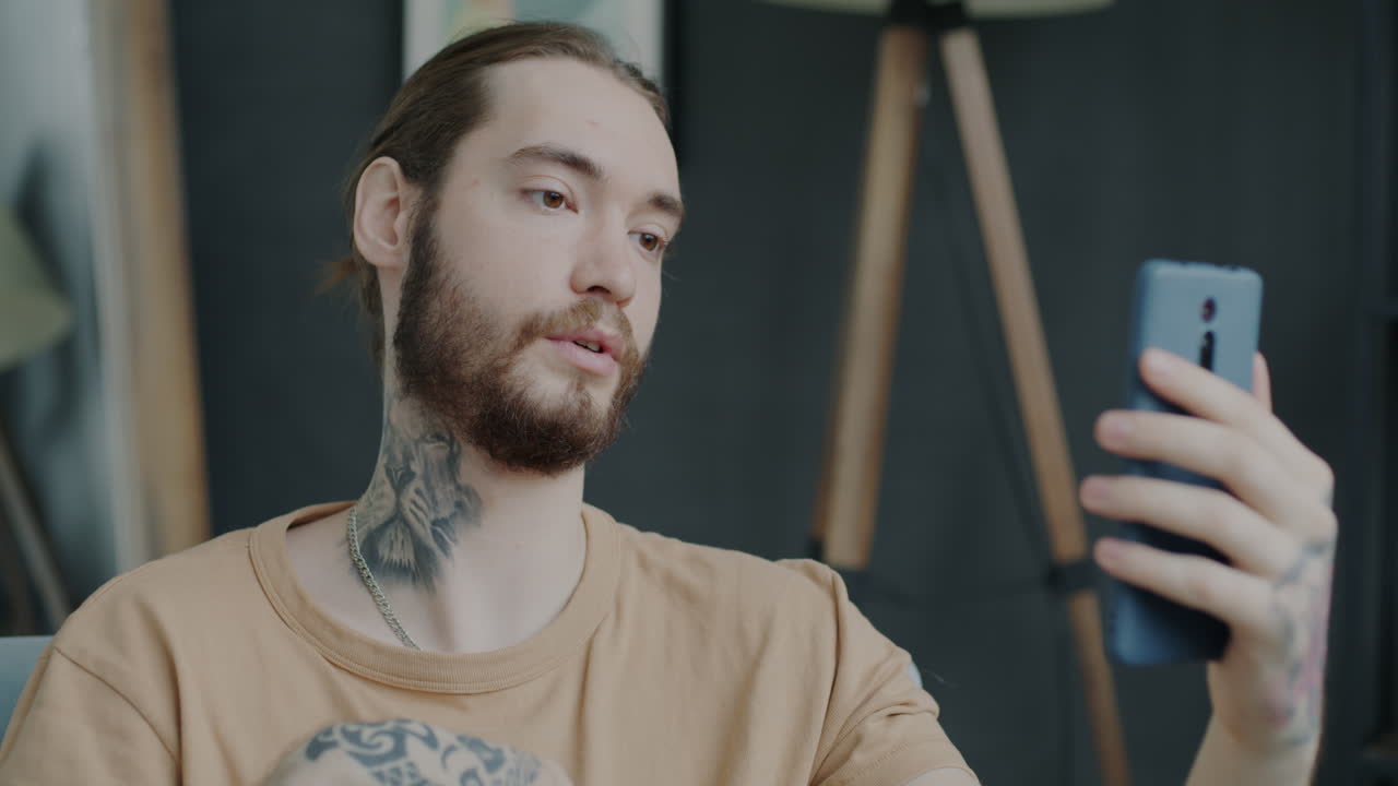 스마트 폰을 사용하는 사람