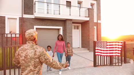 american soldier comes back home