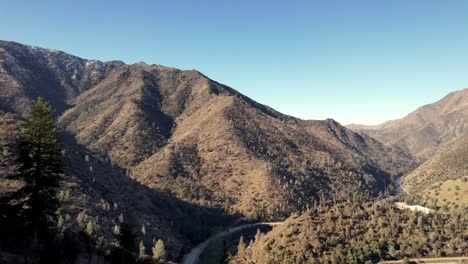 Bosque-Nacional-Sierra-Cerca-Del-Parque-Nacional-De-Yosemite-Antena