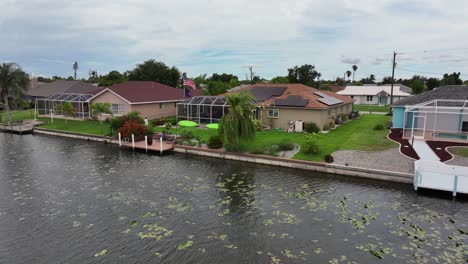 canal-side homes with private docks in florida