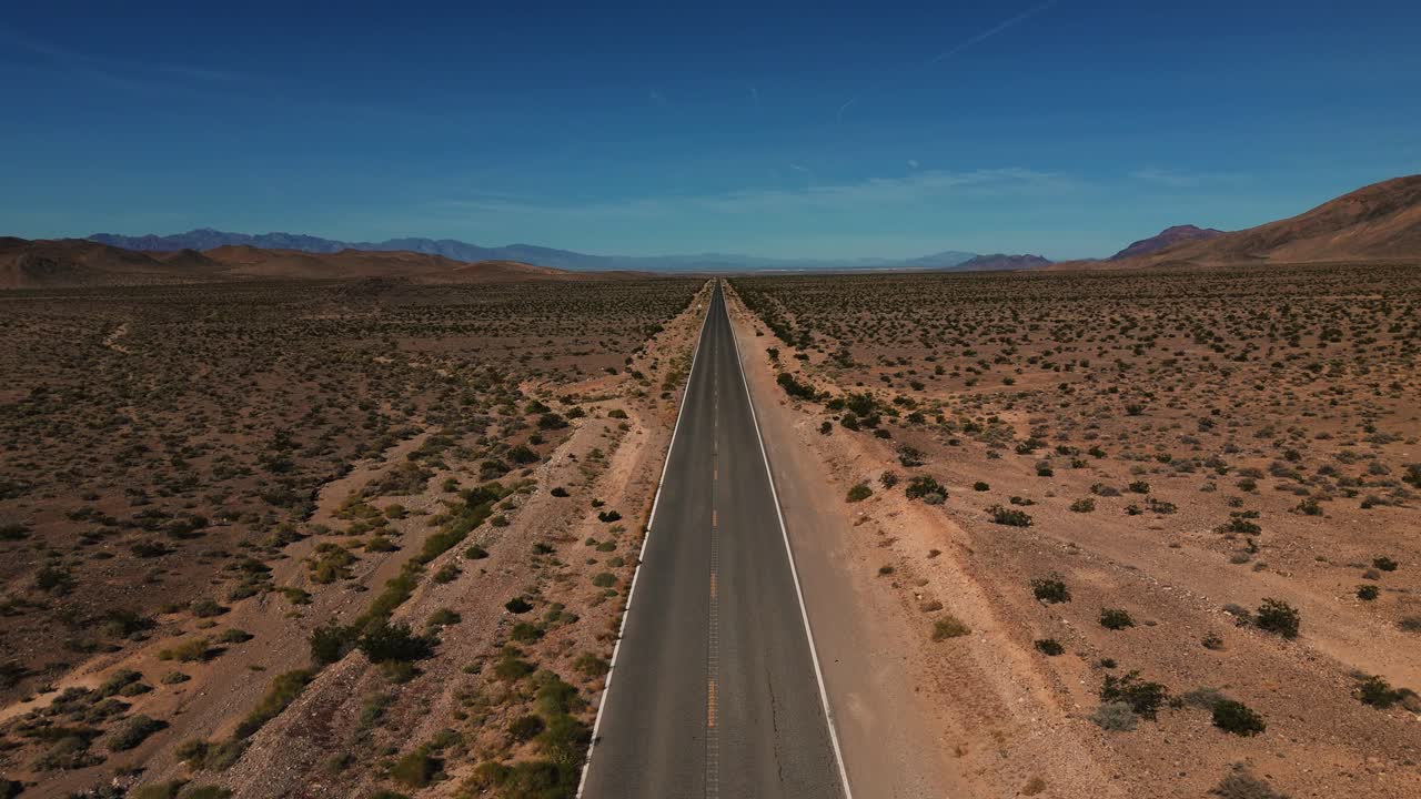 네바다의 사막 고속도로