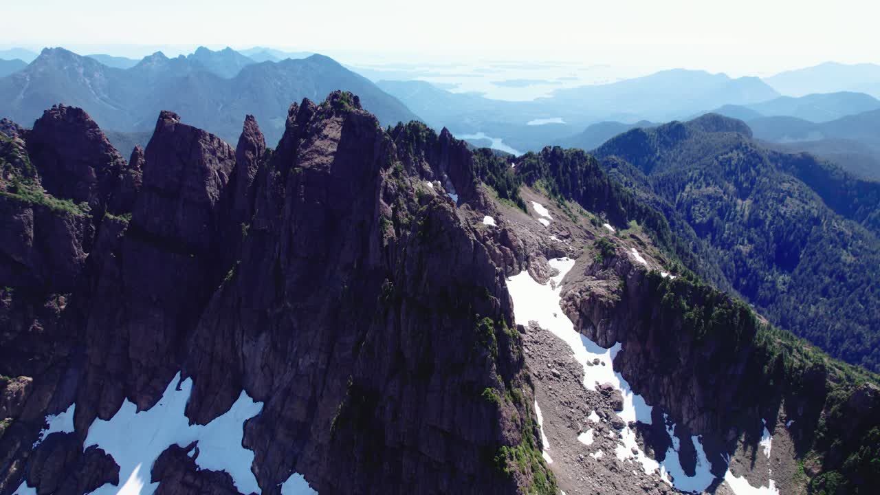 공중 팬 왼쪽 들쭉날쭉 한 산맥 - mackenzie range, vancouver island, bc, canada