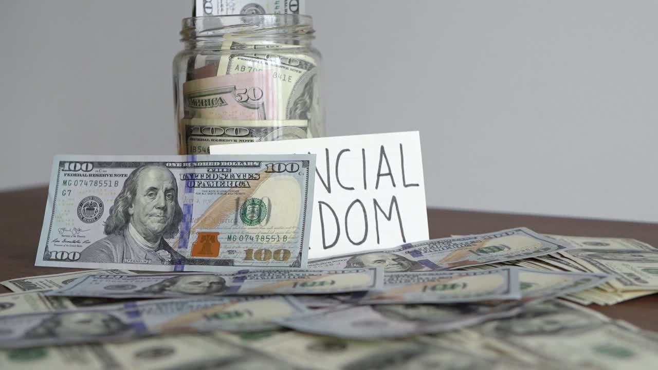 위에서 떨어지는 돈. 무한한 돈의 개념