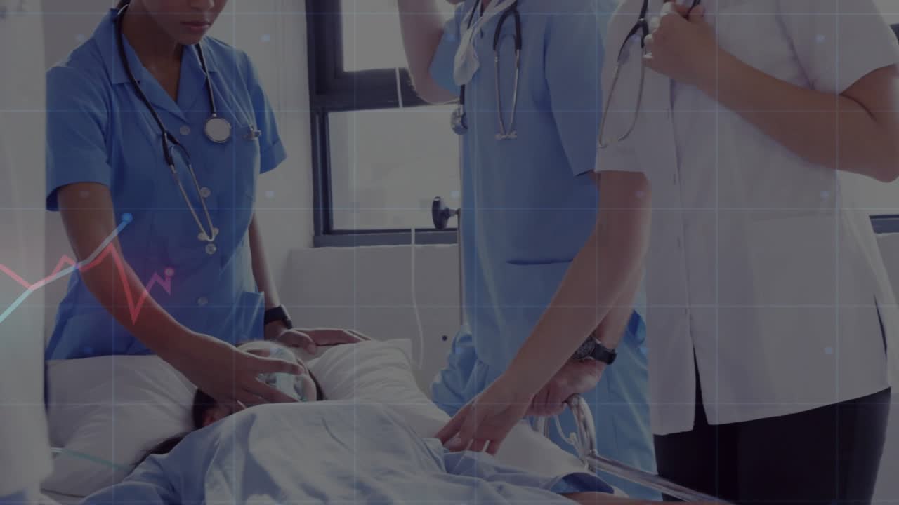 Infermiera che preme il pallone Ambu per mantenere aperte le vie aeree mentre il medico controlla il polso e il personale ausiliario ausculta il torace