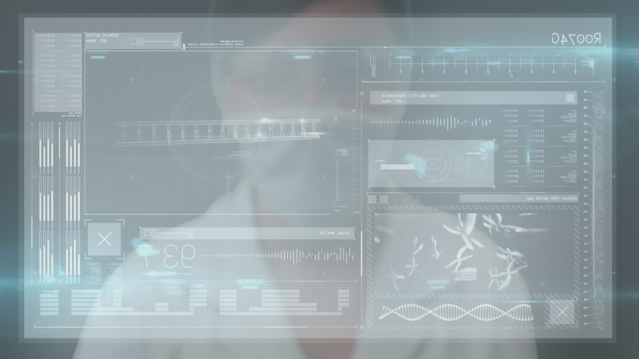 animación de la interfaz con el procesamiento de datos sobre una doctora caucásica tocando una pantalla invisible