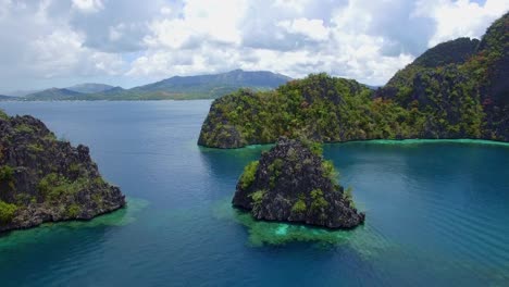 laguna solitaria en coron, palawan, filipinas