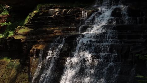 Las-Cataratas-De-Brandywine-Son-Un-Oasis-Natural-Dramático-E-Inesperado-En-Medio-De-Cleveland-Ohio-2021