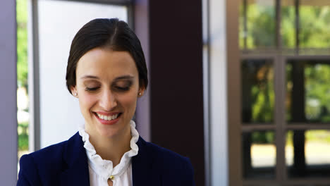 Businesswoman-working-on-laptop-at-desk-4k