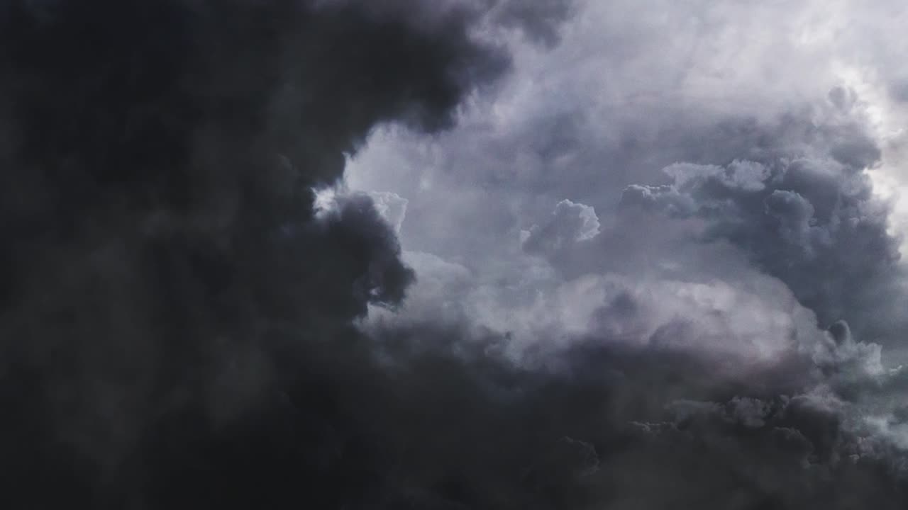 el rayo golpea en el cielo oscuro, ultra hd