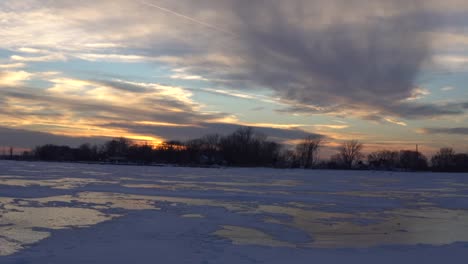 salida del sol congelada del río oconto
