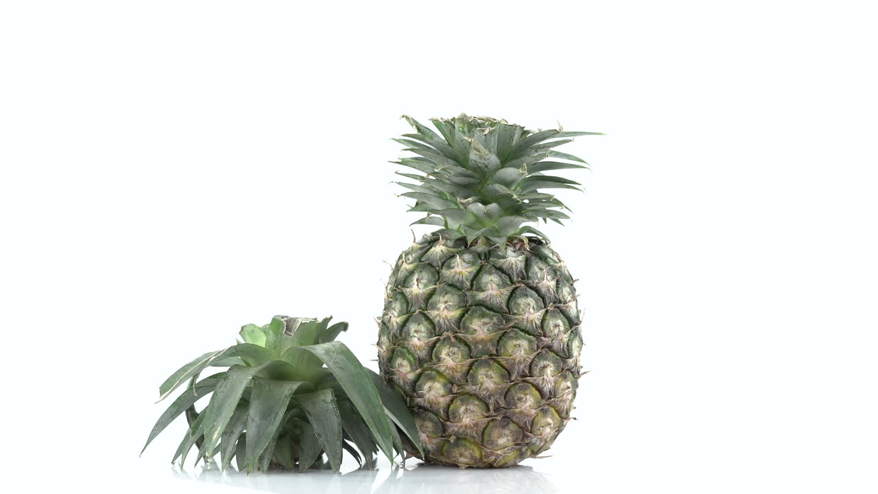 piña aislada sobre un fondo blanco