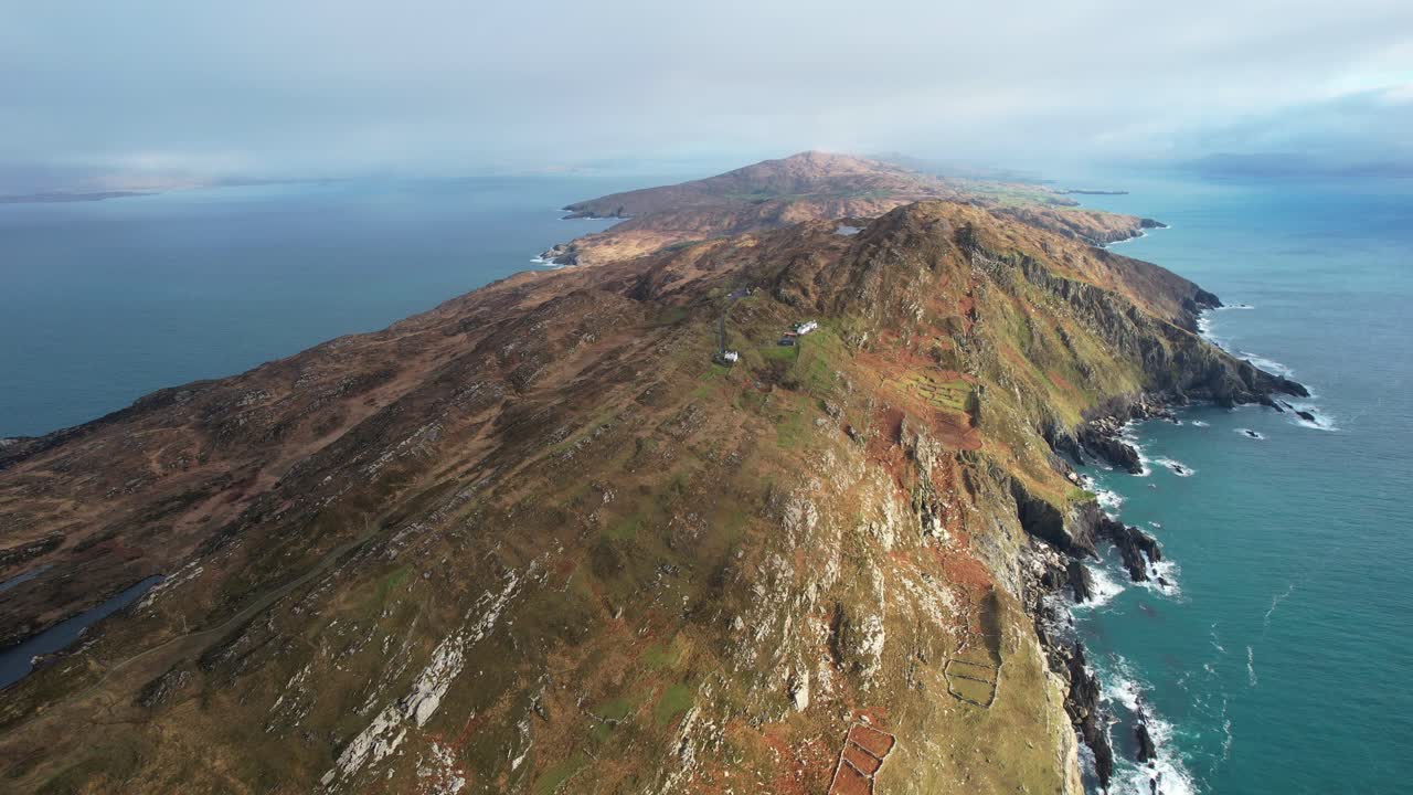 lugares épicos del paisaje irlandés la belleza salvaje de west cork ovejas remotas cabeza en la luz del invierno