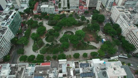 Órbita-Aérea-Establecimiento-De-La-Plaza-General-Osorio,-Ipanema,-Rio-De-Janeiro