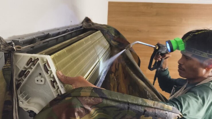 Cleaning and Maintaining an Air Conditioning Unit