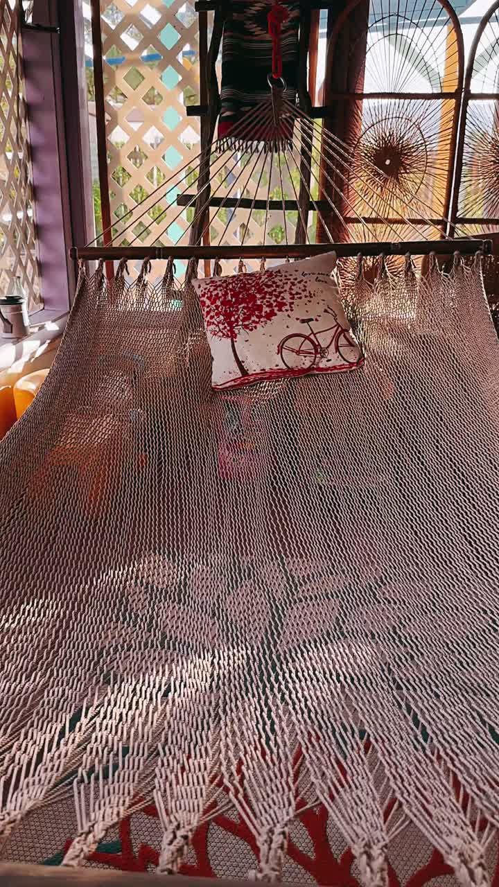 una hamaca relajante en un patio