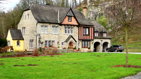 the castle farm is the farm that used to belong to the lord of the castle, who rented it out to the farmer