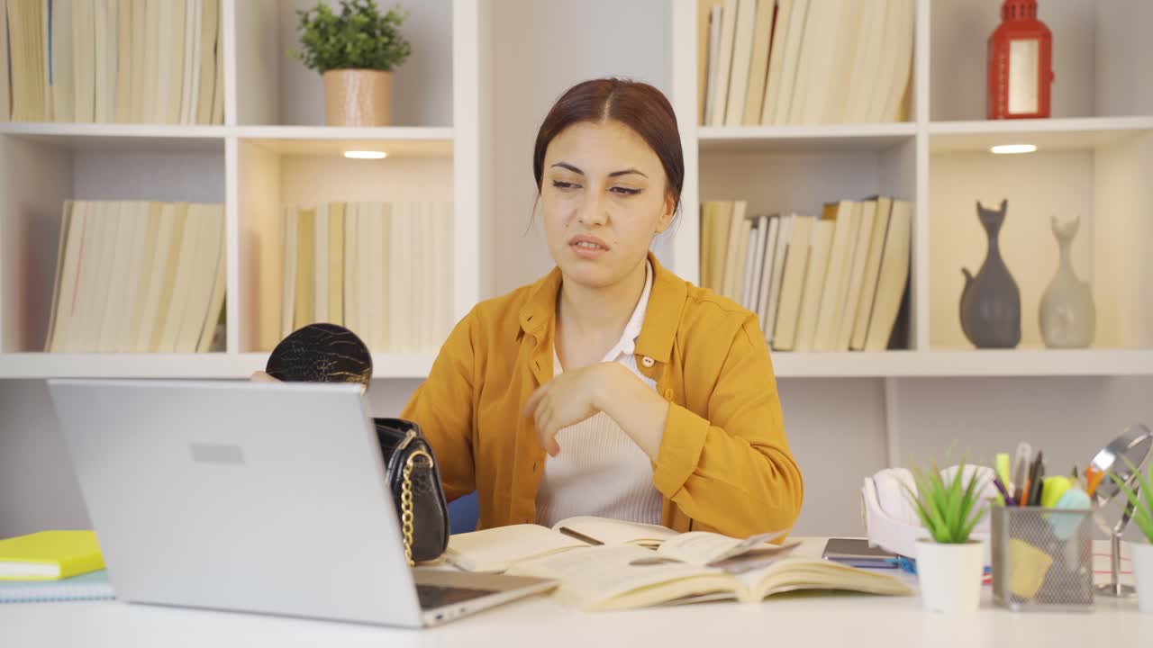 pobre estudiante infeliz y triste.