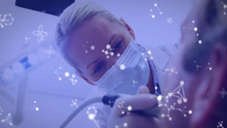 estructuras moleculares brillantes que se mueven contra el dentista que trata a pacientes femeninas