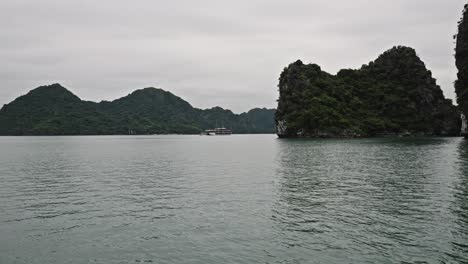 Inseln-Im-Halong-Bucht-Nationalpark-Im-Nordosten-Vietnams