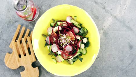 ensalada en un plato