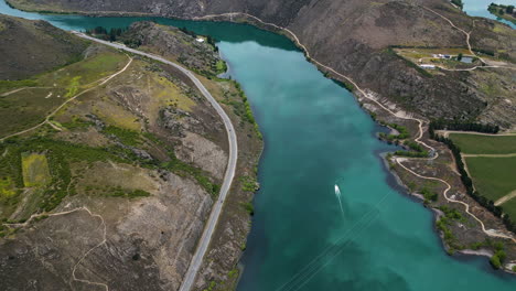 Jetski-En-El-Río-Clutha-Cerca-De-Cromwell-En-El-Centro-De-Otago,-Isla-Sur-De-Nueva-Zelanda