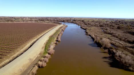 Río-San-Joaquín-Cerca-De-Modesto-California