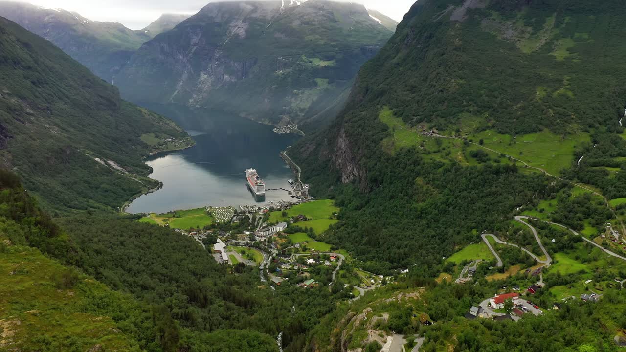 Fiord Geiranger, Norwegia. Piękny naturalny krajobraz Norwegii.