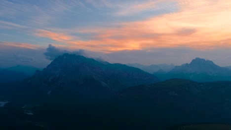 Nationalpark-Drei-Zinnen-In-Den-Dolomiten.-Wunderschöne-Natur-Italiens.