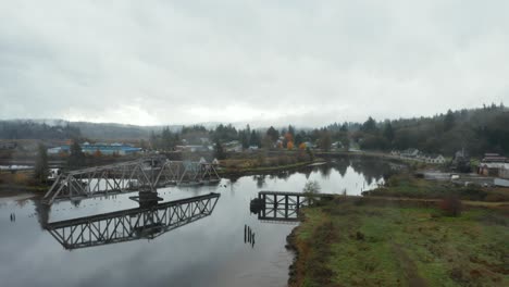 Old-abandoned-swing-bridge-in-small-industrial-town-in-Washington,-USA