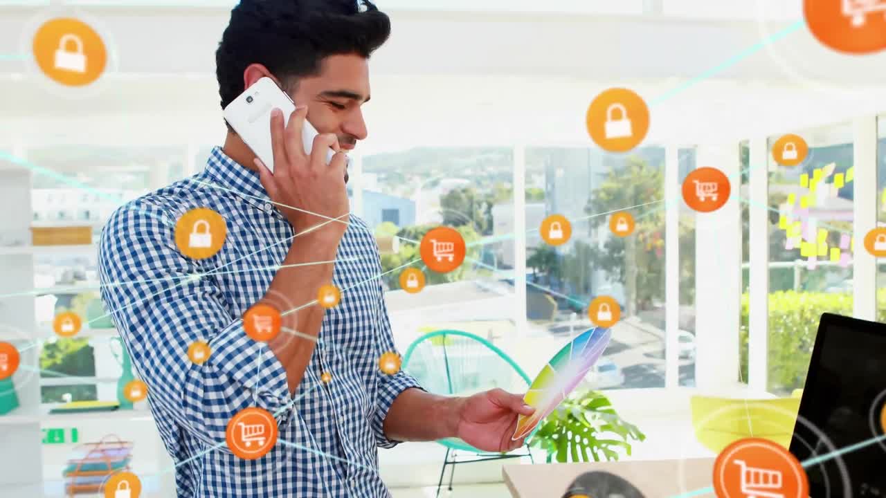 animación de la red de conexiones con iconos sobre el hombre de negocios que usa un teléfono inteligente