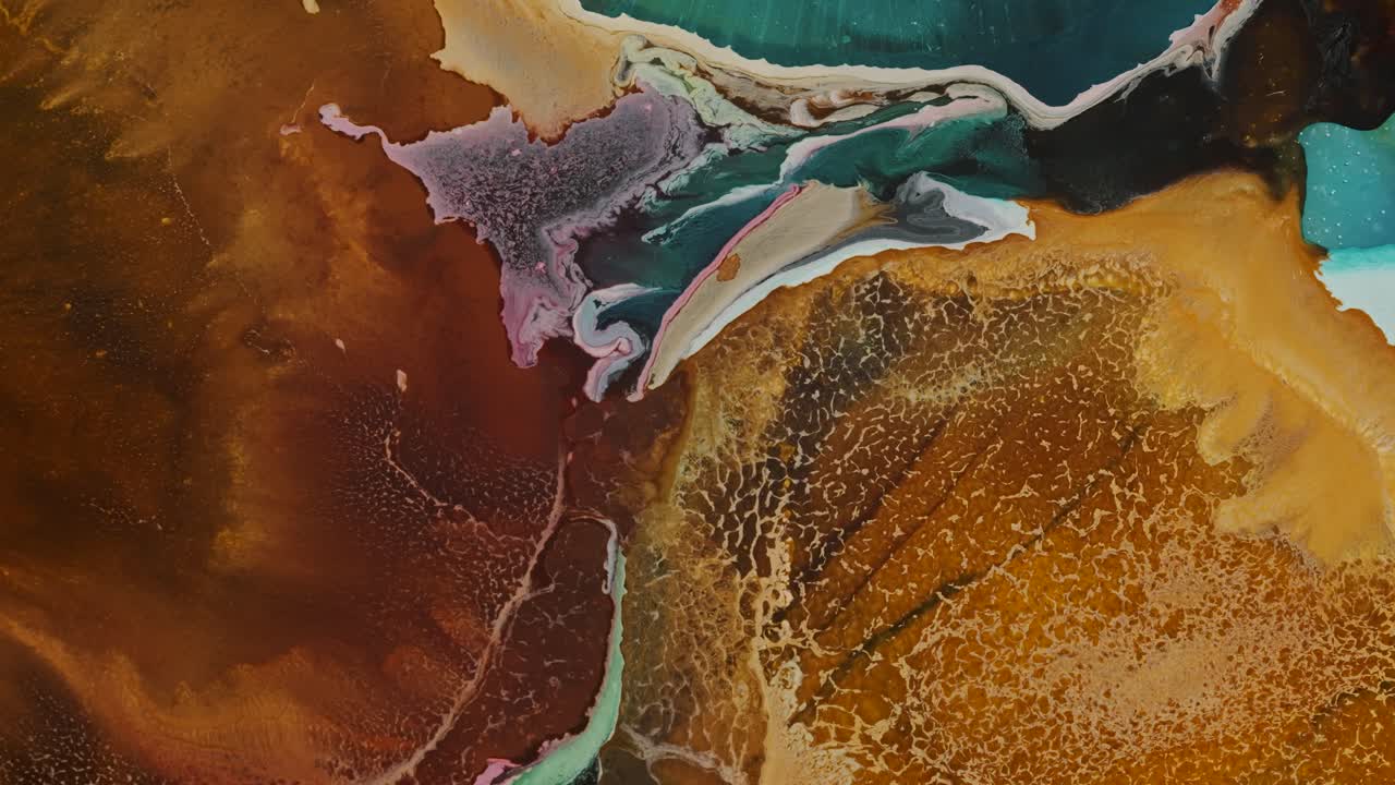 다채로운 잉크 액체로 코스모스 반응 시각 효과