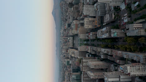 santiago de chile la moneda vista aérea viajando verticalmente
