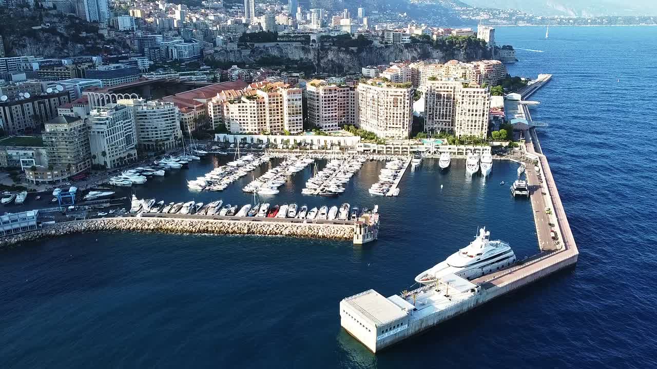 Cap D'Ail Marina, yacht sontuosi, famoso, stili di vita lussuosi, turismo