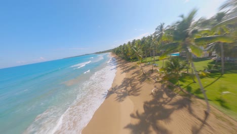 hermoso día soleado en playa coson, república dominicana - toma aérea