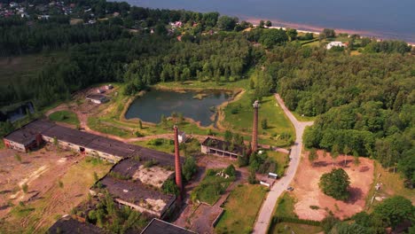 Pequeño-Pueblo-Tuja-Junto-Al-Mar