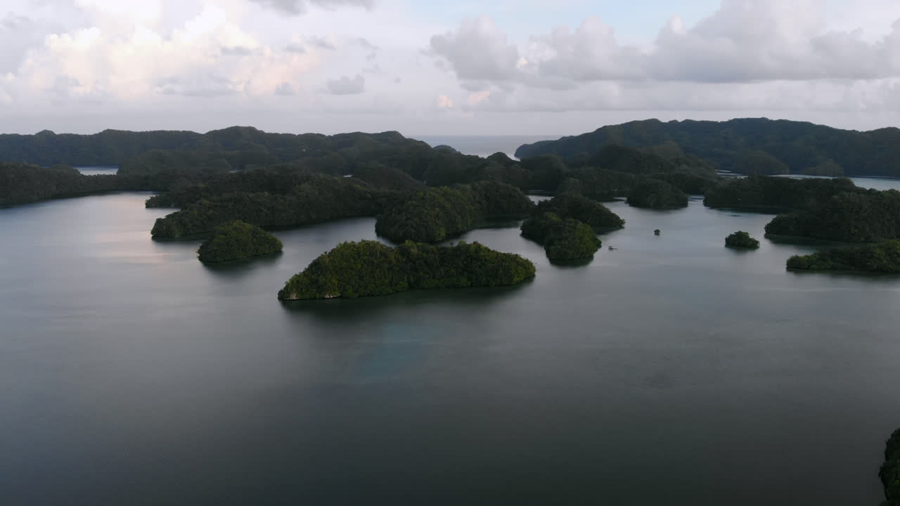 imágenes aéreas de la isla de palau